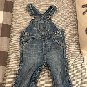 Never worn baby gap bibs